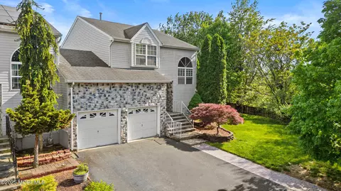 74 Kingfisher Ct, Marlboro, NJ 07746