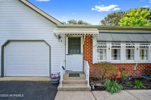 10 Ardsley Ave # B, Whiting, NJ 08759