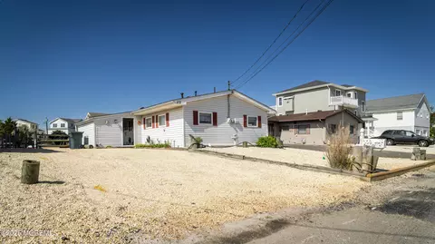 49 W Susquehanna Dr, Little Egg Harbor, NJ 08087