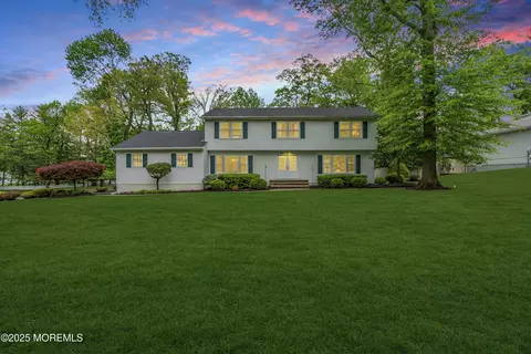 48 Sandpiper Dr, Manalapan, NJ 07726