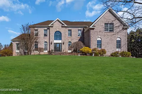 82 Stream Bank Dr, Freehold, NJ 07728