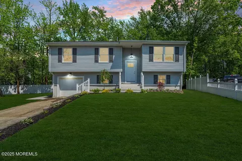 16 Nevada Dr, Hazlet, NJ 07730