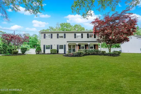 8 Emerson Dr, Morganville, NJ 07751
