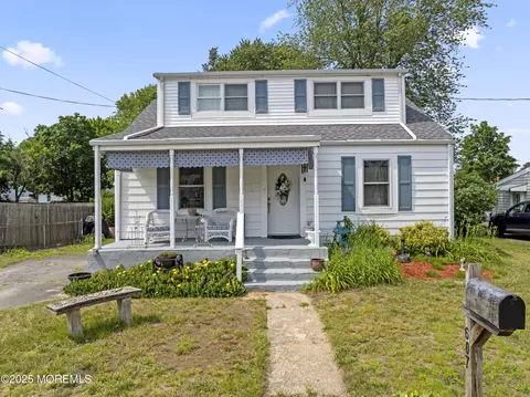 607 Willow St, Lakehurst, NJ 08733