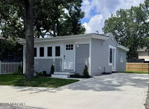 2114 Patton Rd, Toms River, NJ 08753
