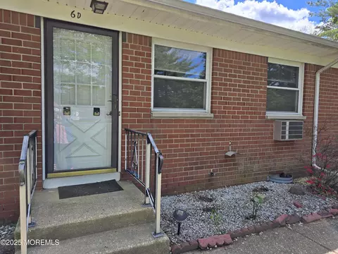 6 D Hancock Dr, Whiting, NJ 08759