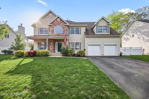 14 Regina Dr, Brick, NJ 08724