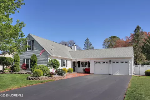 39 Snowdrift Ln, Howell, NJ 07731