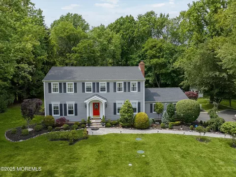 18 Algonquin Rd, Holmdel, NJ 07733