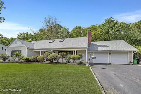 20 Cypress Ln, Matawan, NJ 07747
