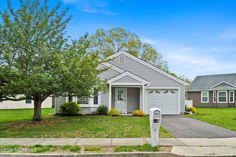 26 Dogwood Dr, Barnegat, NJ 08005