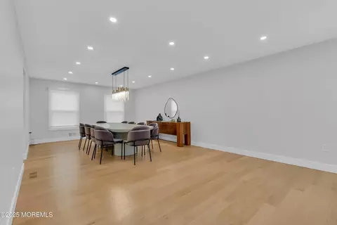 Dining - 17 Danielle Ct, Jackson, NJ 08527 photo 1 of 8