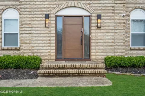 Entry Way - 17 Danielle Ct, Jackson, NJ 08527 photo 1 of 12
