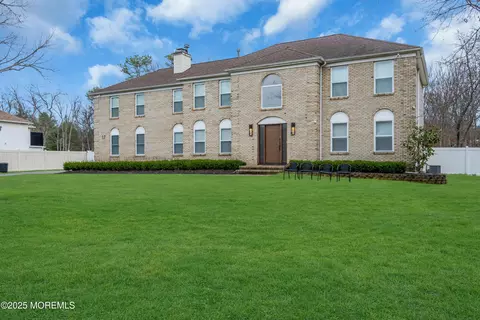 17 Danielle Ct, Jackson, NJ 08527