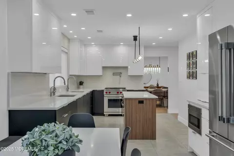 Kitchen - 17 Danielle Ct, Jackson, NJ 08527 photo 2 of 10