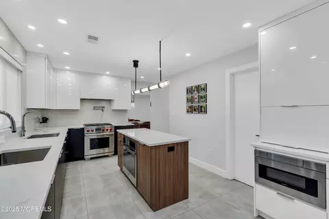 Kitchen - 17 Danielle Ct, Jackson, NJ 08527 photo 10 of 10