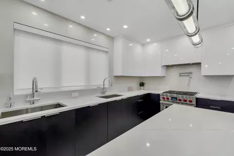 Kitchen - 17 Danielle Ct, Jackson, NJ 08527 photo 7 of 10