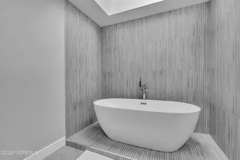 Bath - 17 Danielle Ct, Jackson, NJ 08527 photo 6 of 10