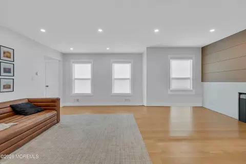 Living - 17 Danielle Ct, Jackson, NJ 08527 photo 2 of 3