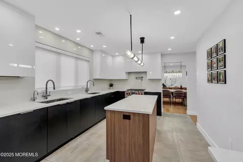 Kitchen - 17 Danielle Ct, Jackson, NJ 08527 photo 9 of 10