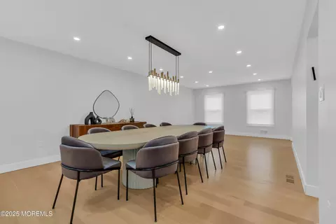 Dining - 17 Danielle Ct, Jackson, NJ 08527 photo 4 of 8