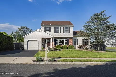 7 Albatross Dr, Howell, NJ 07731