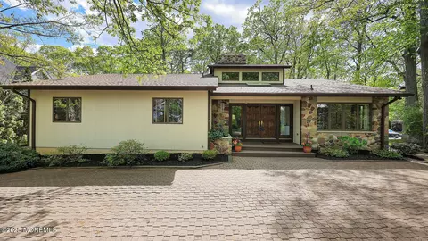 8 S Tamarack Dr, Brielle, NJ 08730