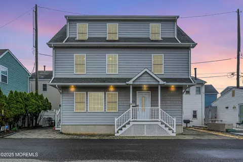 109 Carmel Dr, Lavallette, NJ 08735