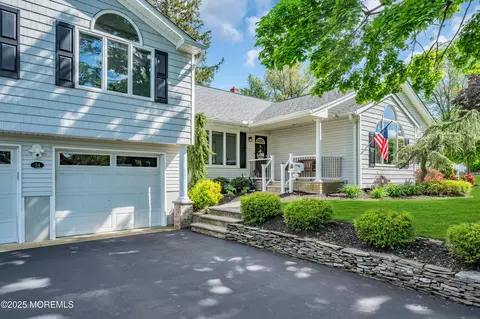 24 Daniel Dr, Middletown, NJ 07748 photo 3
