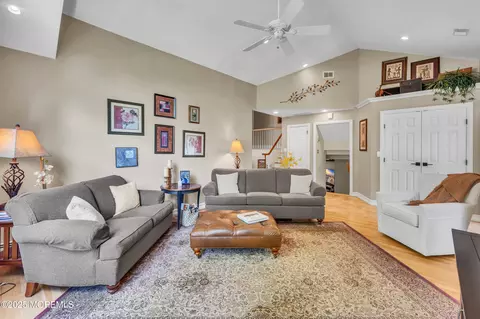 24 Daniel Dr, Middletown, NJ 07748 photo 15