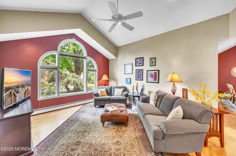 24 Daniel Dr, Middletown, NJ 07748 photo 11