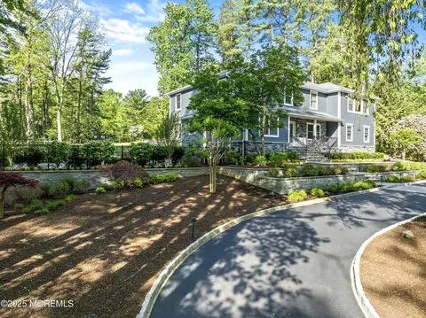 111 Willow Grove Dr, Lincroft, NJ 07738
