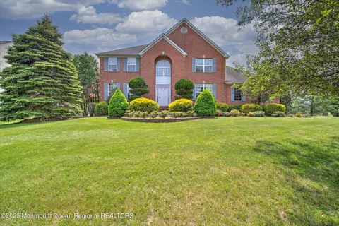 23 Stevenson Dr, Marlboro, NJ 07746