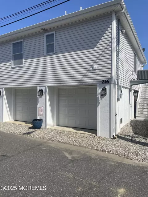 216 Mallard Ln, Lavallette, NJ 08735