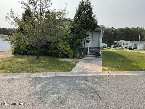 66 Pine Ridge Blvd, Whiting, NJ 08759