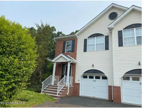 100 Heron Ct, Manalapan, NJ 07726