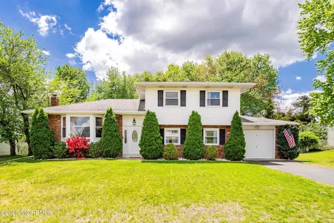 17 Taunton Dr, Howell, NJ 07731