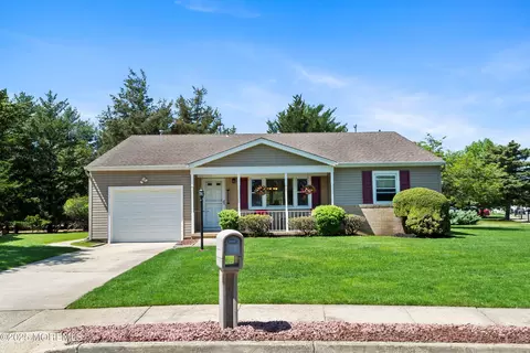 13 Cobham Ct, Toms River, NJ 08757