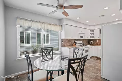 8 Rushmore Dr, Brick, NJ 08724 photo 15