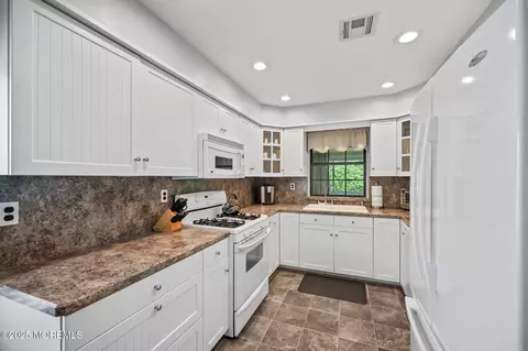 8 Rushmore Dr, Brick, NJ 08724 photo 16