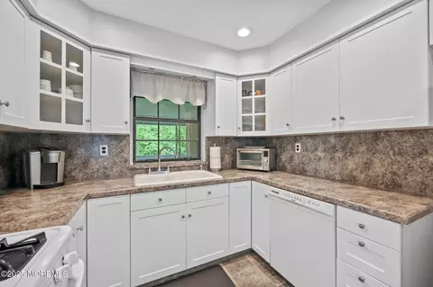 8 Rushmore Dr, Brick, NJ 08724 photo 17
