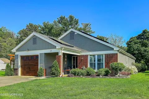 23 Lambeth Ln, Manchester, NJ 08759