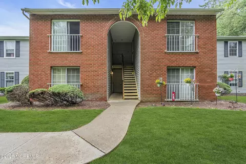 705 Zlotkin Cir #8, Freehold, NJ 07728