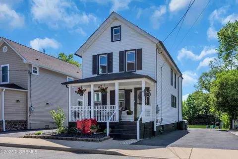 43 Oak St, Keyport, NJ 07735