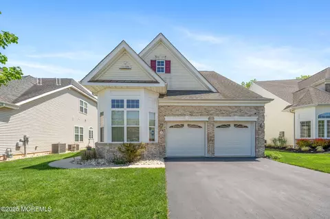 7 Salem Ct, Barnegat, NJ 08005