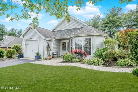 178 Loganberry Ln, Freehold, NJ 07728