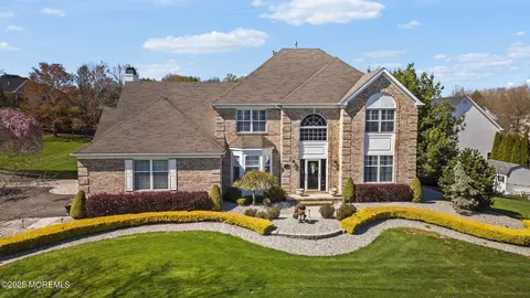 51 Canterbury Dr, Freehold, NJ 07728