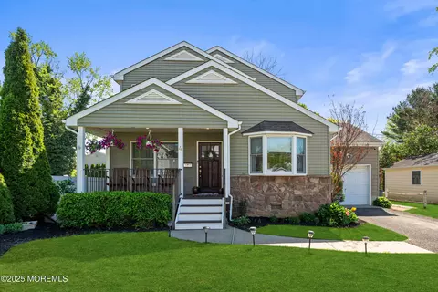 4 Washington St, Freehold, NJ 07728