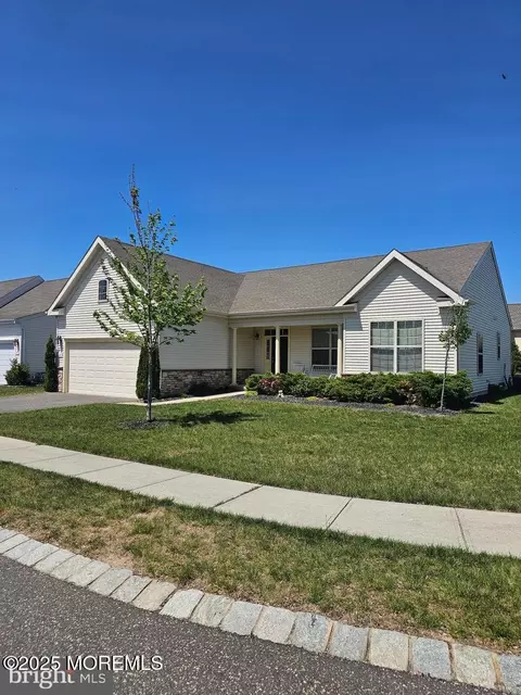 38 Rockland St, Barnegat, NJ 08005