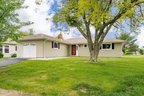 97 Liberta Dr, Toms River, NJ 08757